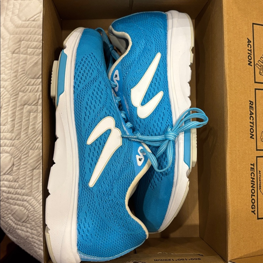 Newtons Gravity 13 Running Shoes- Size 10